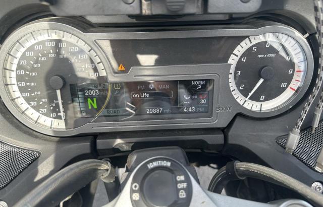 WB10A1304HZ431394 - 2017 BMW R1200 RT WHITE photo 8