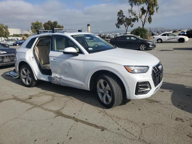 WA1CAAFY5M2033786 - 2021 AUDI Q5 PRESTIGE WHITE photo 4