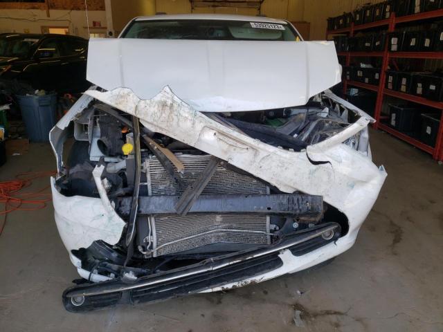 2C4RC1CG3GR285547 - 2016 CHRYSLER TOWN & COU TOURING L WHITE photo 5