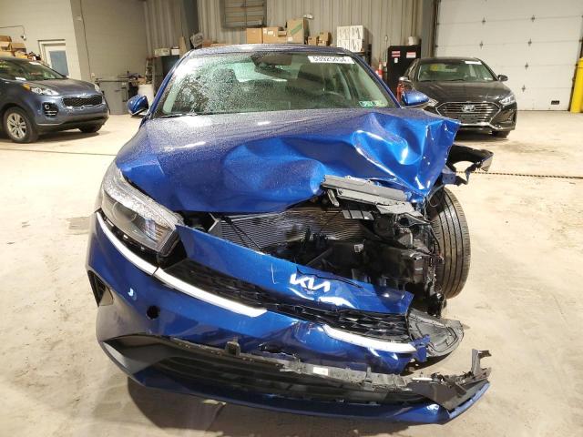 3KPF24AD2PE682779 - 2023 KIA FORTE LX BLUE photo 5