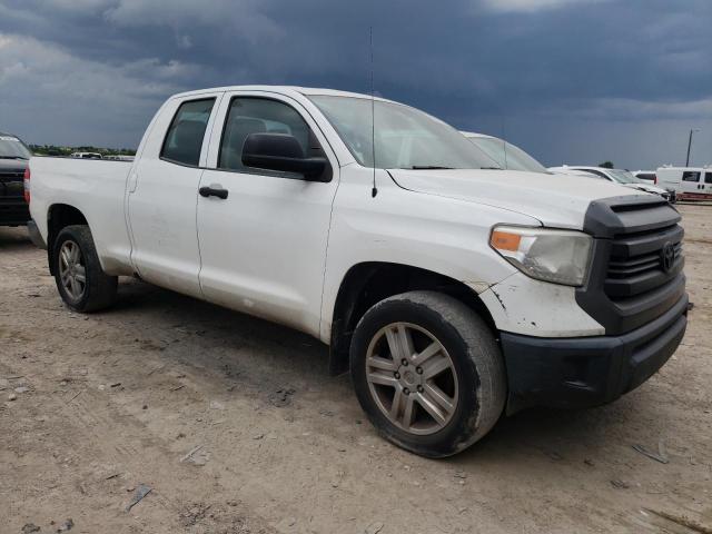 5TFRM5F17FX089896 - 2015 TOYOTA TUNDRA DOUBLE CAB SR/SR5 WHITE photo 4