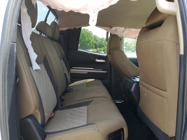 5TFUW5F17GX579700 - 2016 TOYOTA TUNDRA DOUBLE CAB SR/SR5 WHITE photo 10