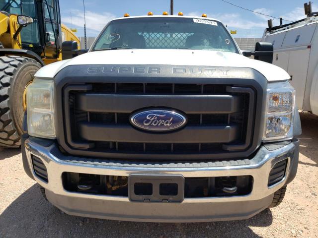 1FDUF5HTXDEB28603 - 2013 FORD F550 SUPER DUTY WHITE photo 5