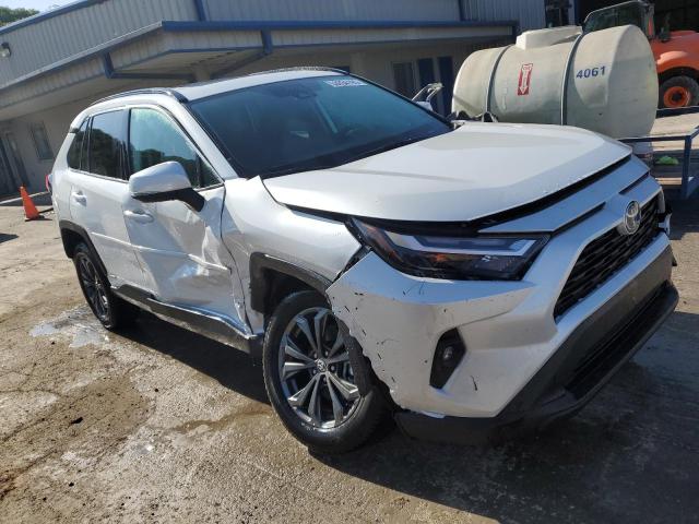 4T3B6RFV2PU112481 - 2023 TOYOTA RAV4 XLE PREMIUM WHITE photo 4