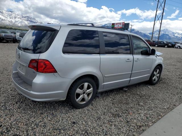 2V4RW3DG2BR805026 - 2011 VOLKSWAGEN ROUTAN SE SILVER photo 3