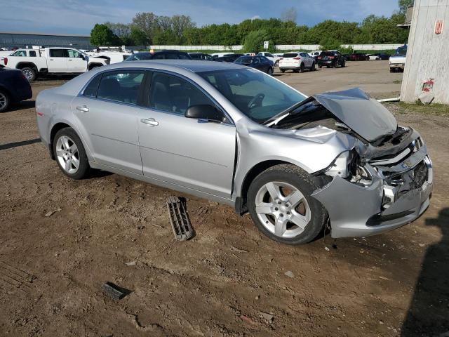 1G1ZB5E0XCF351533 - 2012 CHEVROLET MALIBU LS Srebrny zdjęcie 4