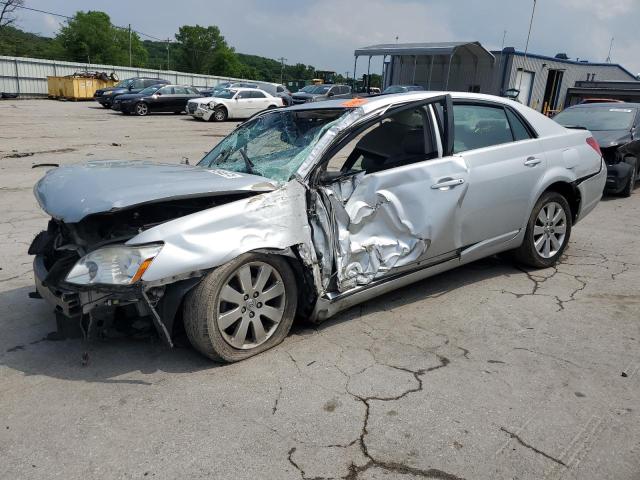 2005 TOYOTA AVALON XL, 