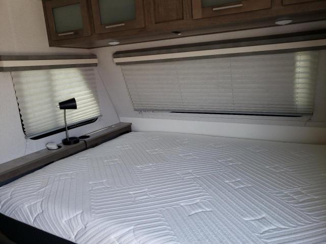 4X4TRPV15LR202582 - 2020 RPOD CAMPER WHITE photo 5