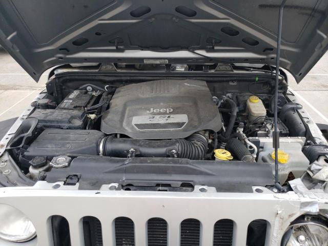 1C4BJWDG2DL685896 - 2013 JEEP WRANGLER U SPORT Srebrny zdjęcie 12