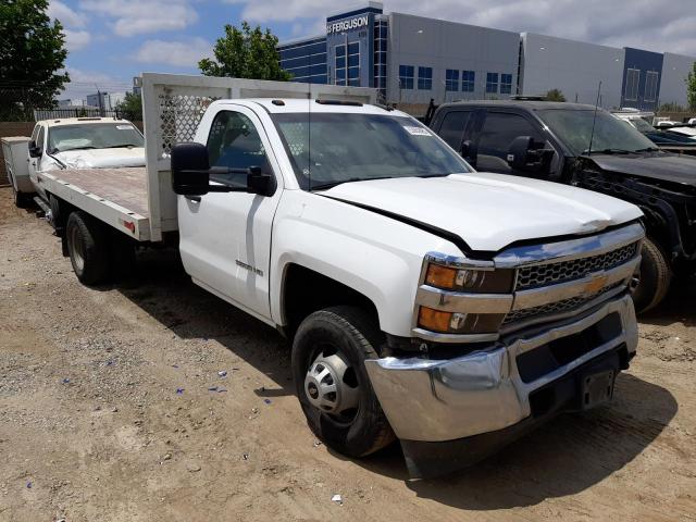 1GB3CVCGXKF105966 - 2019 CHEVROLET SILVERADO C3500 WHITE photo 4