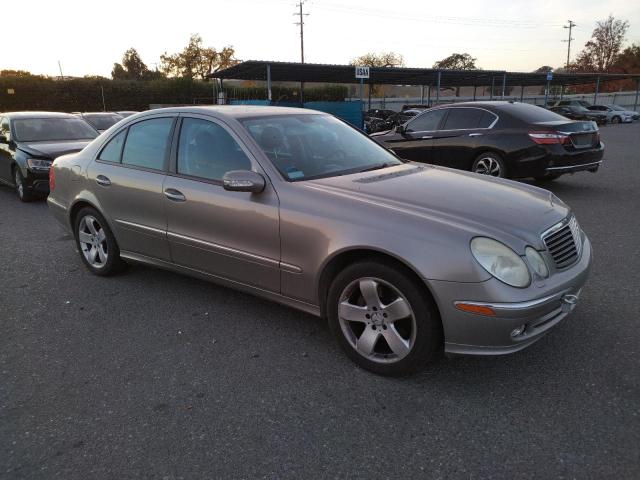 WDBUF70J44A500064 - 2004 MERCEDES-BENZ E 500 GRAY photo 4