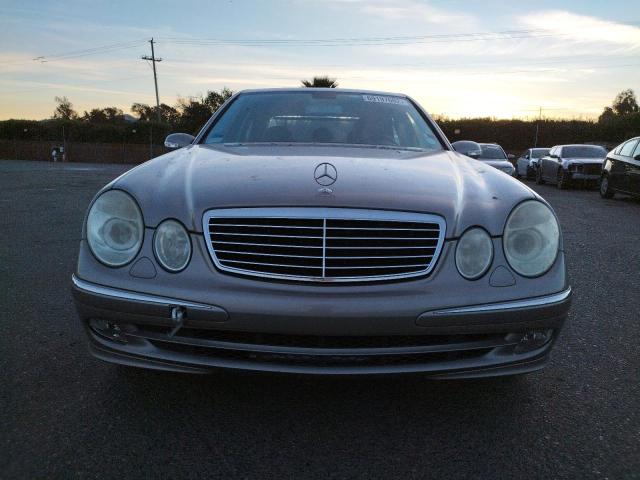 WDBUF70J44A500064 - 2004 MERCEDES-BENZ E 500 GRAY photo 5