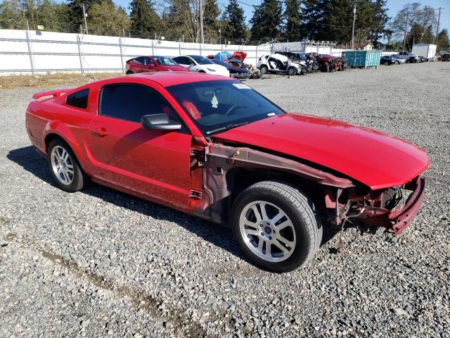 1ZVFT82H255106928 - 2005 FORD MUSTANG GT RED photo 4