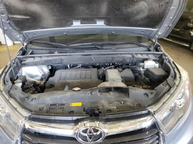 5TDJKRFH2GS502838 - 2016 TOYOTA HIGHLANDER XLE 银色 照片 12