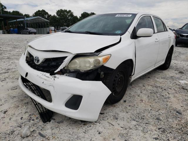 5YFBU4EEXDP142814 - 2013 TOYOTA COROLLA BASE WHITE photo 2