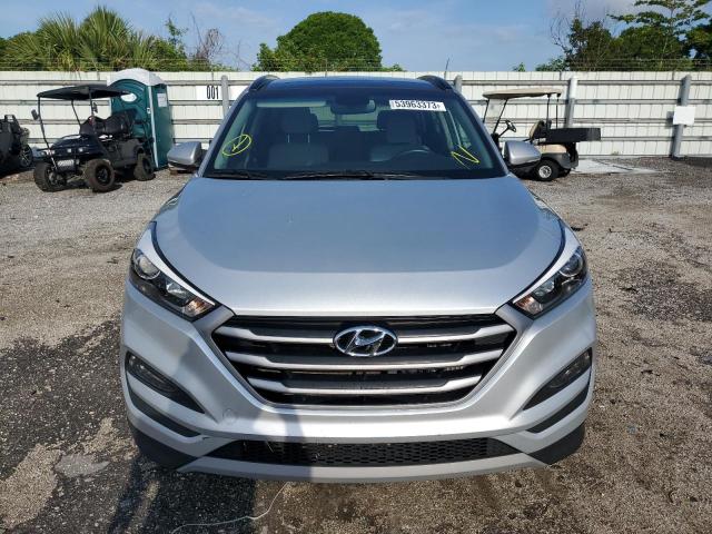 KM8J33A21JU835480 - 2018 HYUNDAI TUCSON VALUE SILVER photo 5