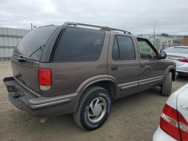 1GNDT13W0W2125874 - 1998 CHEVROLET BLAZER BROWN photo 3