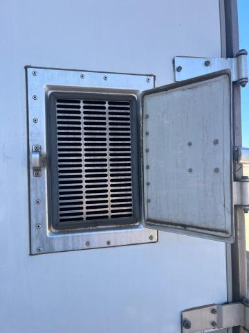 1UYVS2537GP556419 - 2016 UTILITY TL WHITE photo 6