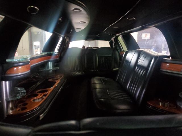 2L1FM88W78X640786 - 2008 LINCOLN TOWN CAR EXECUTIVE WHITE photo 10