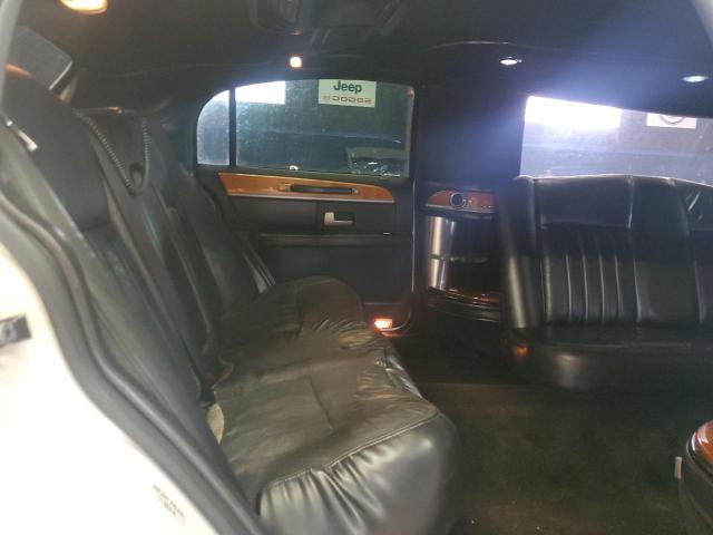 2L1FM88W78X640786 - 2008 LINCOLN TOWN CAR EXECUTIVE WHITE photo 11