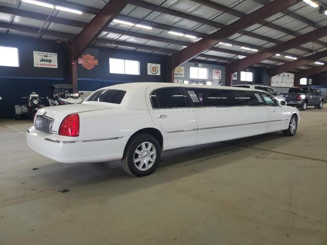2L1FM88W78X640786 - 2008 LINCOLN TOWN CAR EXECUTIVE WHITE photo 3