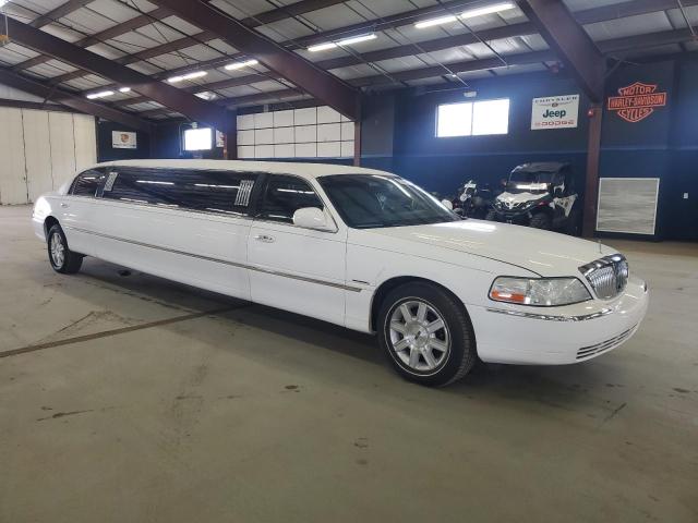 2L1FM88W78X640786 - 2008 LINCOLN TOWN CAR EXECUTIVE WHITE photo 4