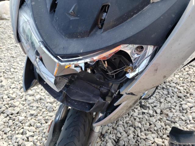 WB1044008CZW20359 - 2012 BMW R1200 RT SILVER photo 9