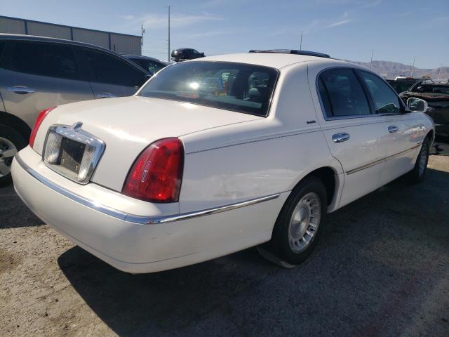 1LNHM81W4XY635870 - 1999 LINCOLN TOWN CAR EXECUTIVE WHITE photo 3