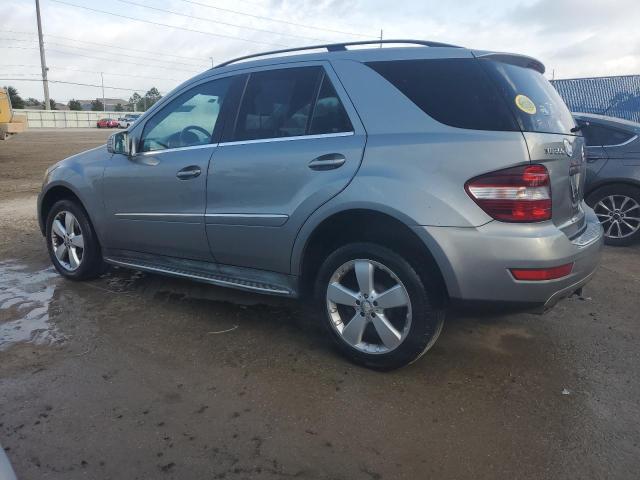 4JGBB5GB4BA699908 - 2011 MERCEDES-BENZ ML 350 GRAY photo 2