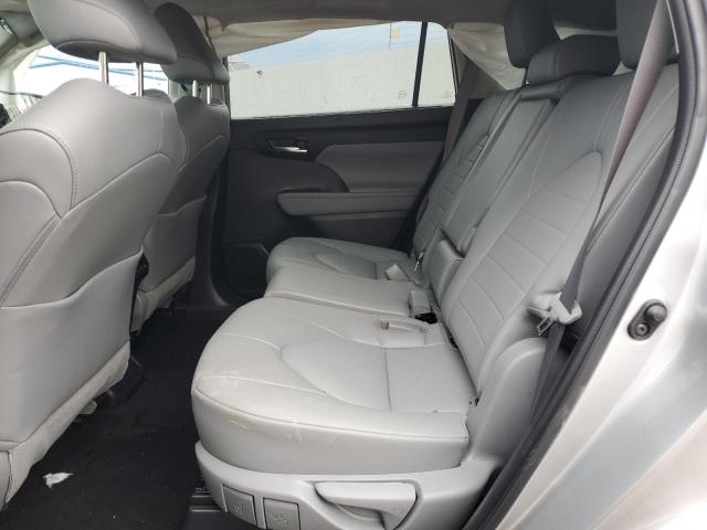 5TDGZRBH2NS199388 - 2022 TOYOTA HIGHLANDER XLE SILVER photo 11
