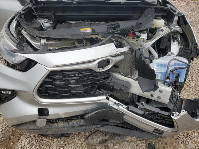 5TDGZRBH2NS199388 - 2022 TOYOTA HIGHLANDER XLE SILVER photo 12
