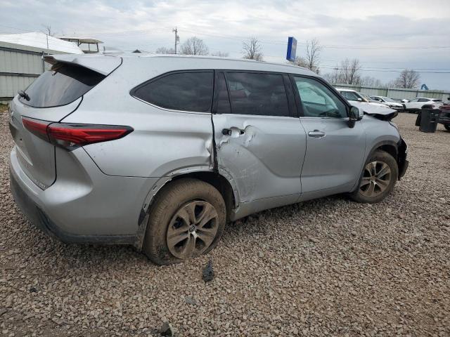 5TDGZRBH2NS199388 - 2022 TOYOTA HIGHLANDER XLE SILVER photo 3