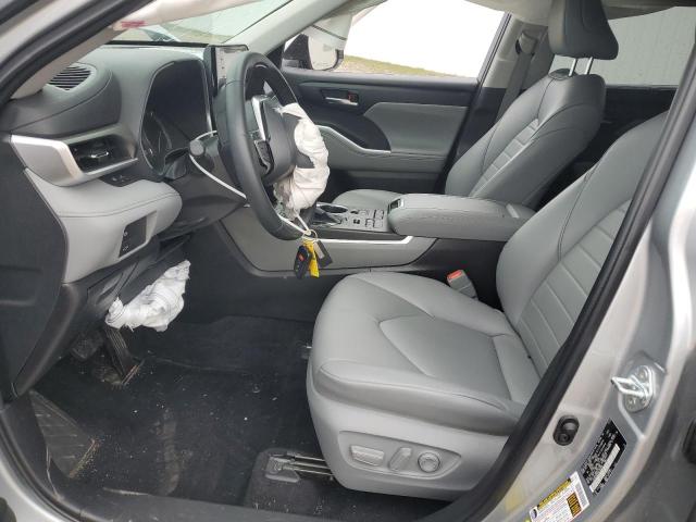 5TDGZRBH2NS199388 - 2022 TOYOTA HIGHLANDER XLE SILVER photo 7