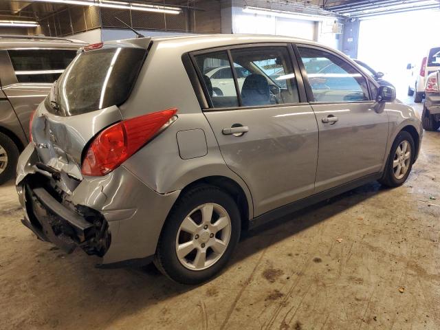 3N1BC13E29L408306 - 2009 NISSAN VERSA S GRAY photo 3