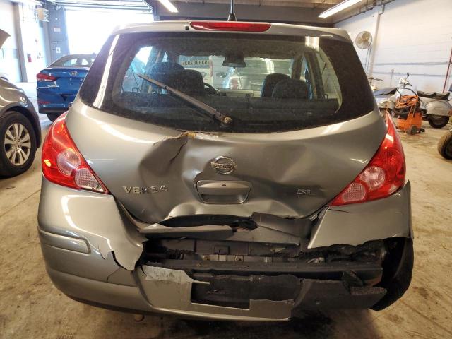 3N1BC13E29L408306 - 2009 NISSAN VERSA S GRAY photo 6