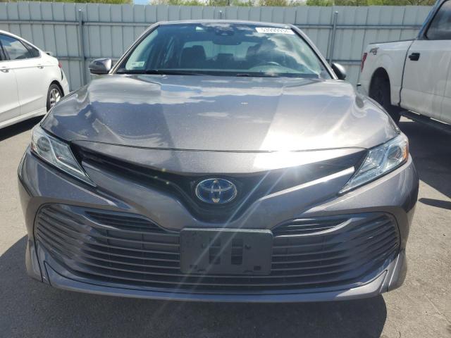 4T1B21HK2KU517399 - 2019 TOYOTA CAMRY HYBRID GRAY photo 5