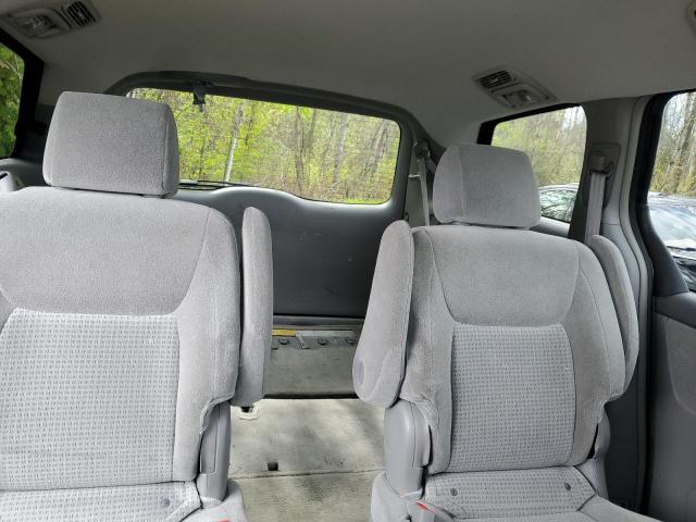 5TDBA29C96S073582 - 2006 TOYOTA SIENNA CE SILVER photo 10