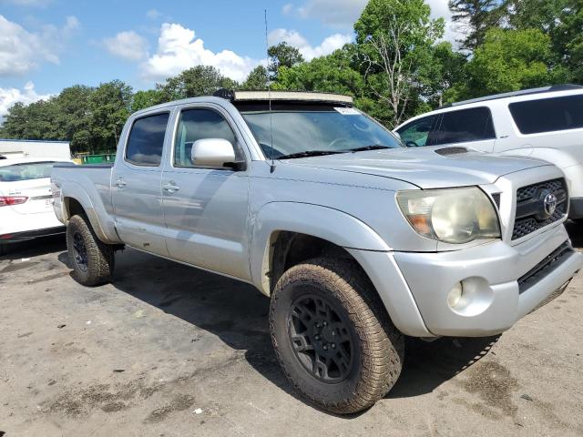 5TFMU4FN5BX003132 - 2011 TOYOTA TACOMA DOUBLE CAB LONG BED SILVER photo 4