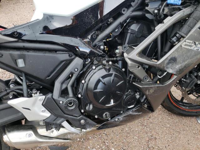 ML5EXER15PDA94838 - 2023 KAWASAKI EX650 R Ақ фото 7