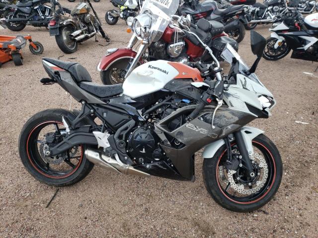 ML5EXER15PDA94838 - 2023 KAWASAKI EX650 R Ақ фото 9