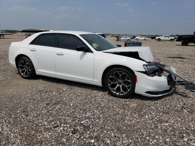 2C3CCAAG8JH190296 - 2018 CHRYSLER 300 TOURING WHITE photo 4