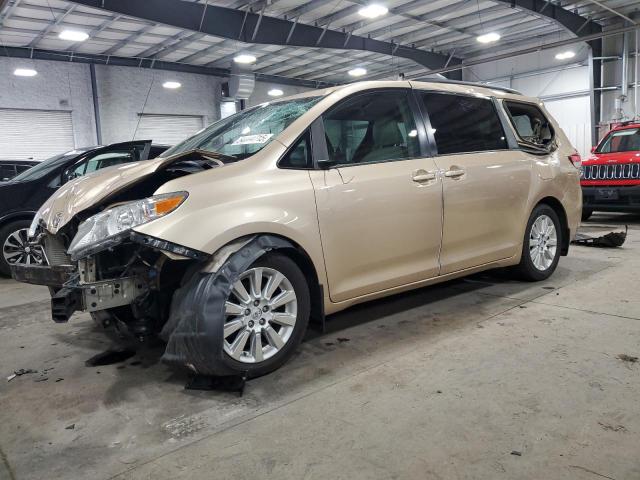 2013 TOYOTA SIENNA XLE, null