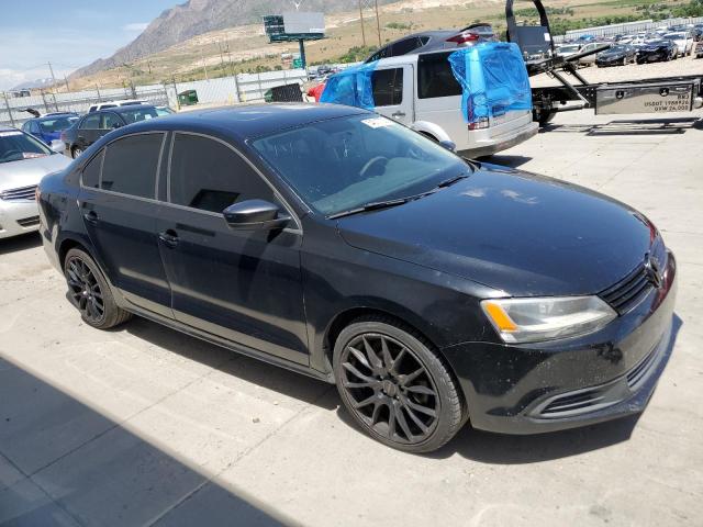 3VW2K7AJ4DM285904 - 2013 VOLKSWAGEN JETTA BASE Schwarz Foto 4