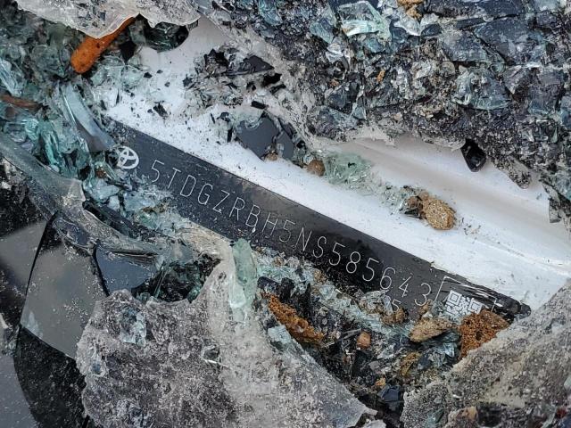 5TDGZRBH5NS585643 - 2022 TOYOTA HIGHLANDER XLE WHITE photo 13