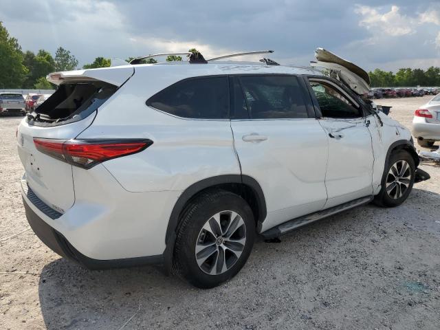 5TDGZRBH5NS585643 - 2022 TOYOTA HIGHLANDER XLE WHITE photo 3