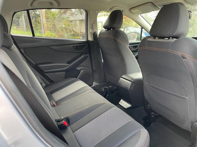 JF2GTABC0JH224392 - 2018 SUBARU CROSSTREK PREMIUM 银色 照片 6