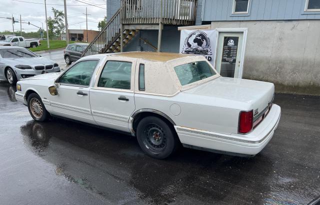 1LNLM82W4TY709436 - 1996 LINCOLN TOWN CAR SIGNATURE WHITE photo 3