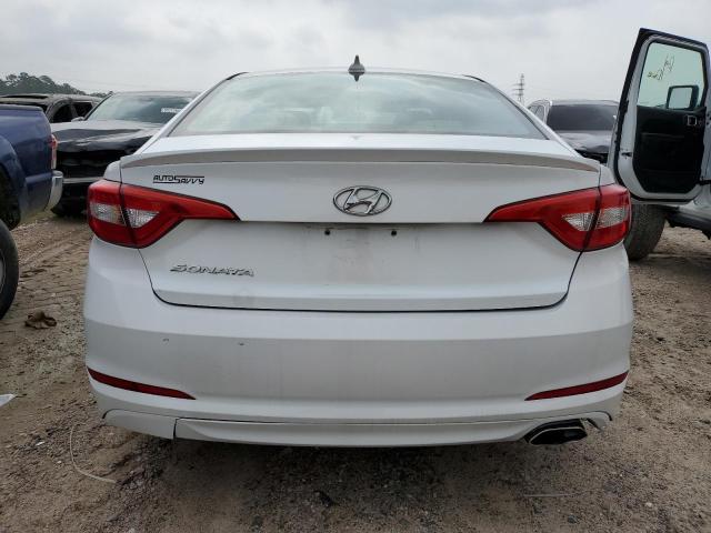 5NPE24AF5FH086301 - 2015 HYUNDAI SONATA SE WHITE photo 6