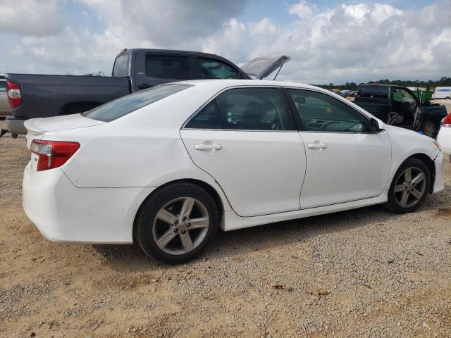 4T1BF1FK4EU314056 - 2014 TOYOTA CAMRY L WHITE photo 3