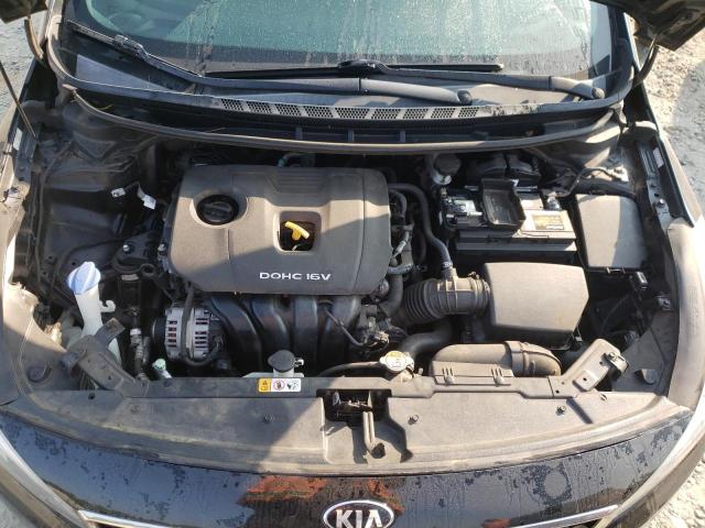 3KPFK4A70HE066140 - 2017 KIA FORTE LX BLACK photo 11